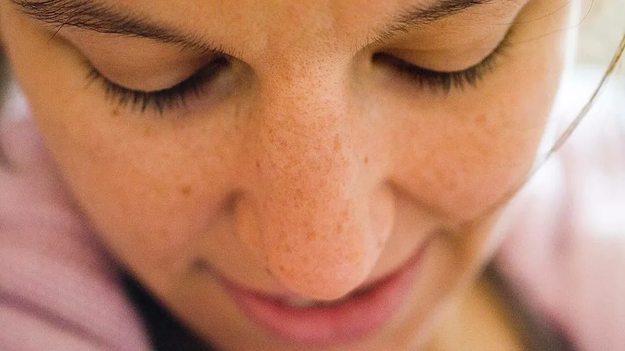 Gençleşmek isterken cildinizden olmayın! Uzmanlar uyardı, bu ürünlerden kesinlikleuzak durun