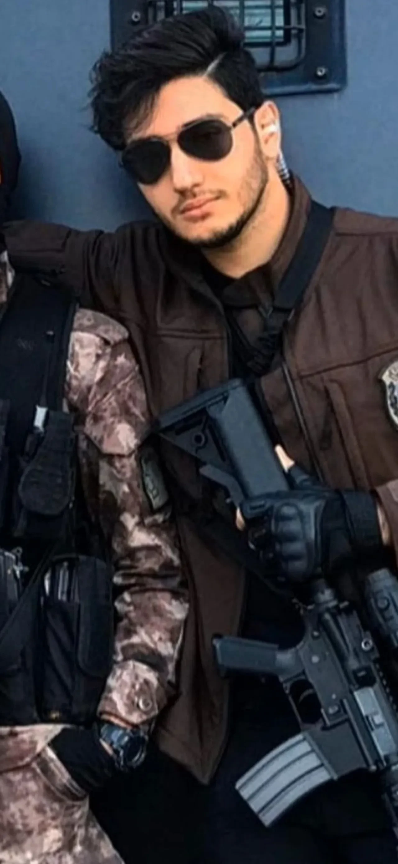 Gülistan Doku soruşturması şüphelisi  Mustafa Türkay Sonel'in yeni silahlı fotoğrafları çıktı