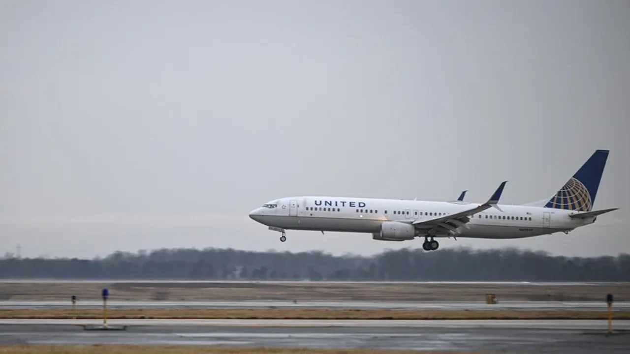 Hava yolu şirketleri yakıt maliyetleri nedeniyle fiyatları yükseltiyor