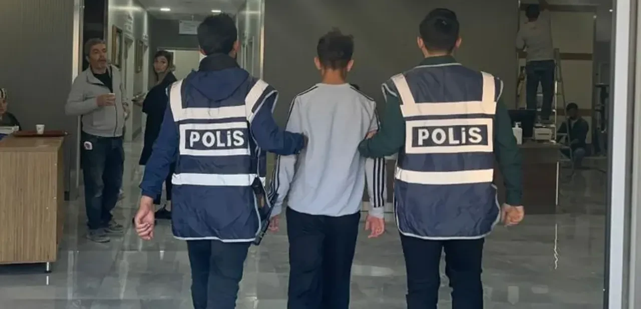 Katil zanlısı çocuk, yaşı kadar ceza aldı