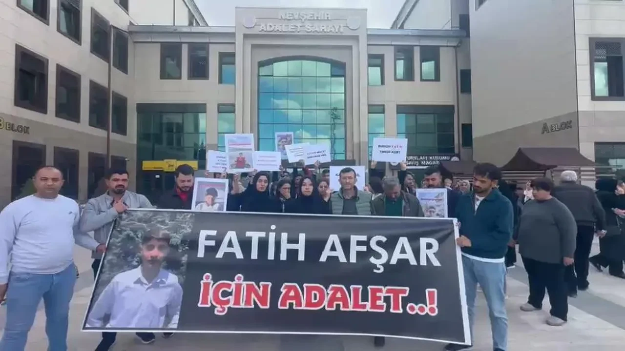 Katil zanlısı çocuk, yaşı kadar ceza aldı