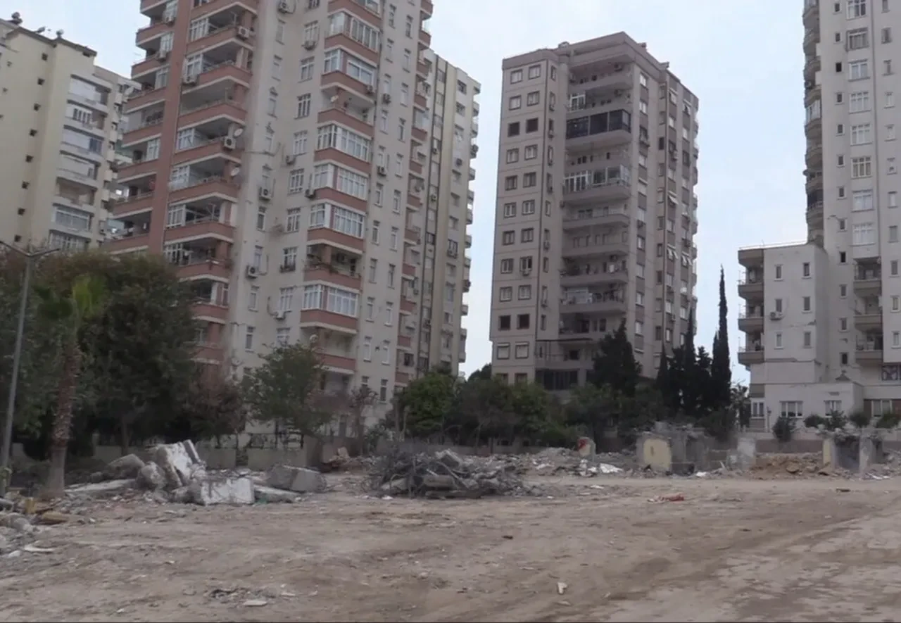 Kırmızı bültenle aranıyordu: 40 kişiye mezar olan Sami Bey Apartmanı’nın müteahhiti Abdullah Aybaba Tayland’da yakalandı!