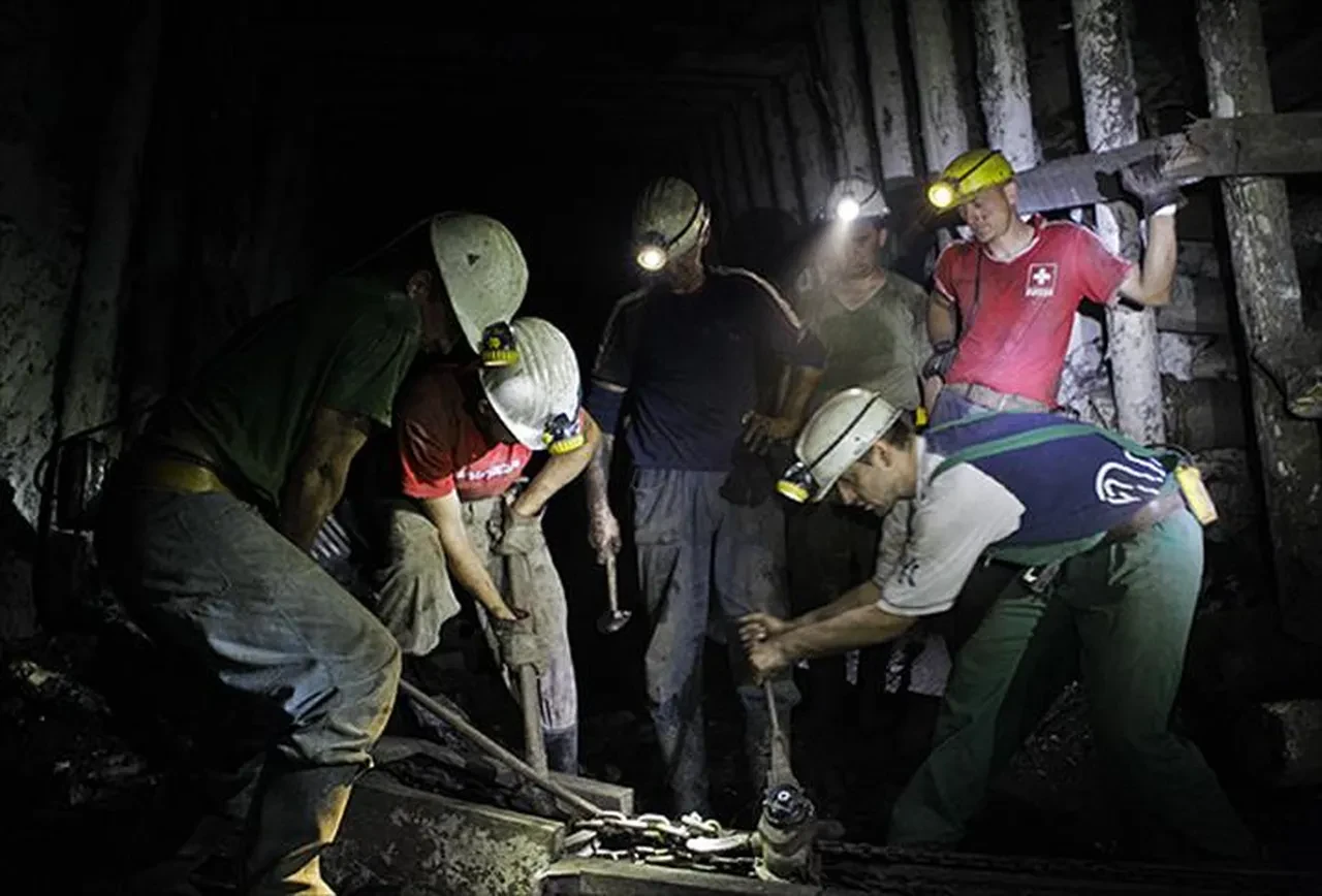 Maaşlarını alamayan maden işçileri için Çalışma Bakanlığı devrede: İlk adım geldi