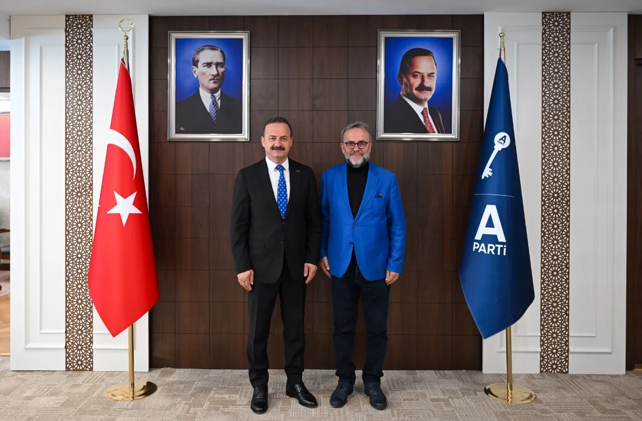 MasterChef jüri üyesi Mehmet Yalçınkaya'nın oğlu Emre Yalçınkaya siyasete atıldı 