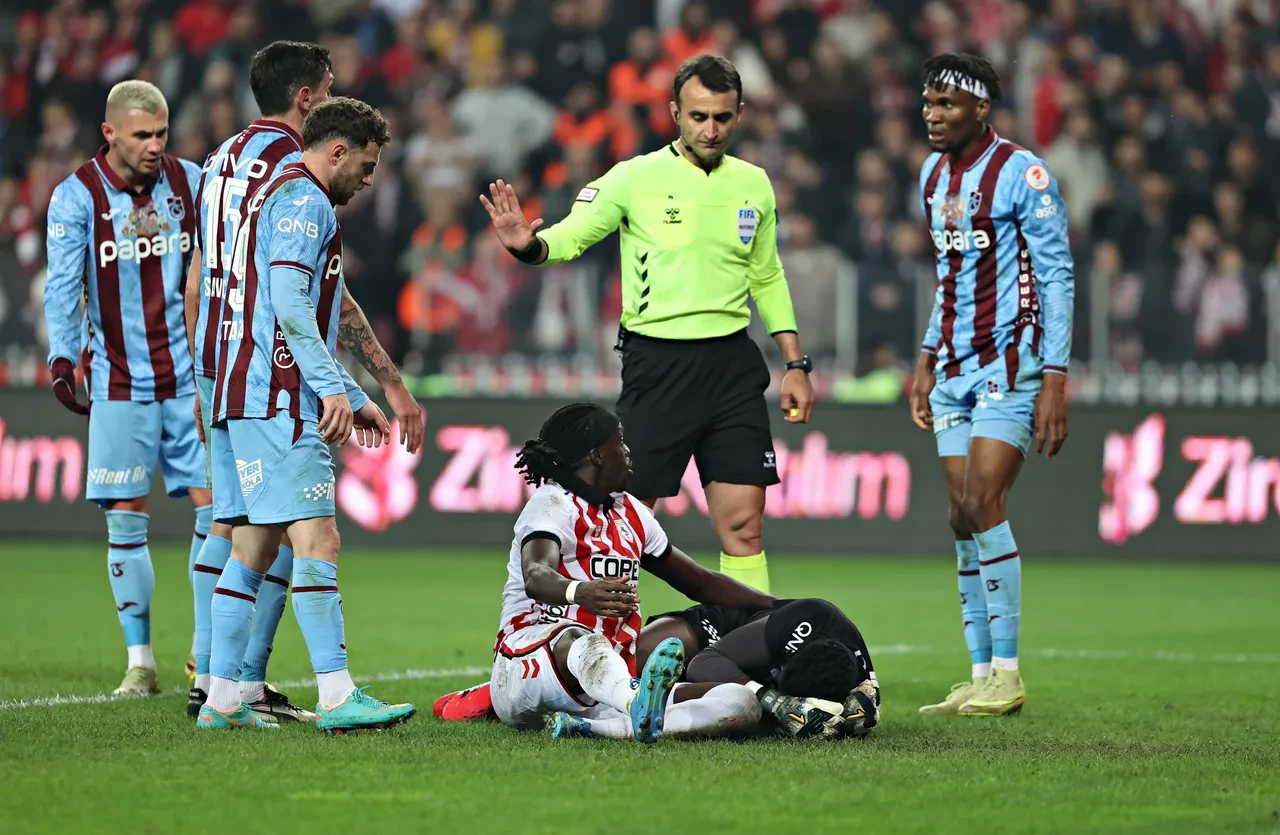 Samsunspor Başkanı Yüksel Yıldırım, hakemlere isyan edip Cumhurbaşkanı Erdoğan'a çağrı yaptı