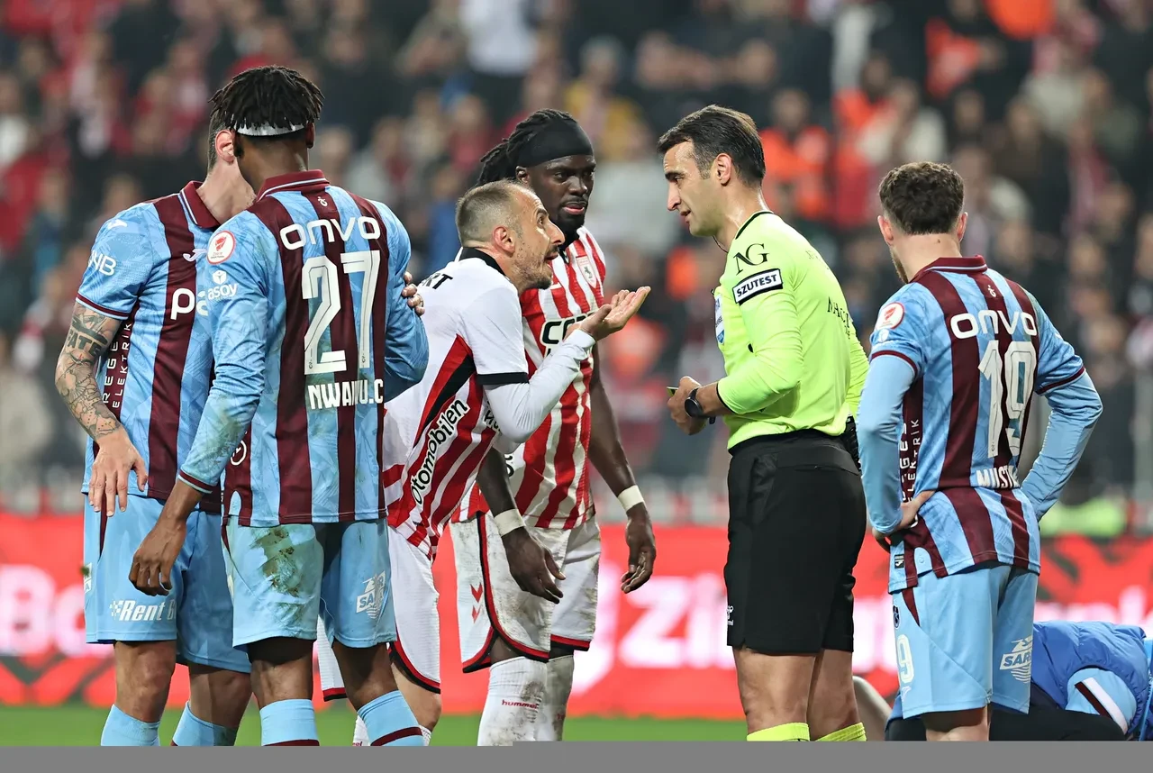 Samsunspor Başkanı Yüksel Yıldırım, hakemlere isyan edip Cumhurbaşkanı Erdoğan'a çağrı yaptı