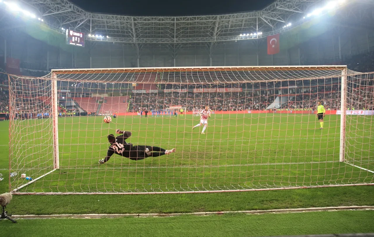 Samsunspor Başkanı Yüksel Yıldırım, hakemlere isyan edip Cumhurbaşkanı Erdoğan'a çağrı yaptı