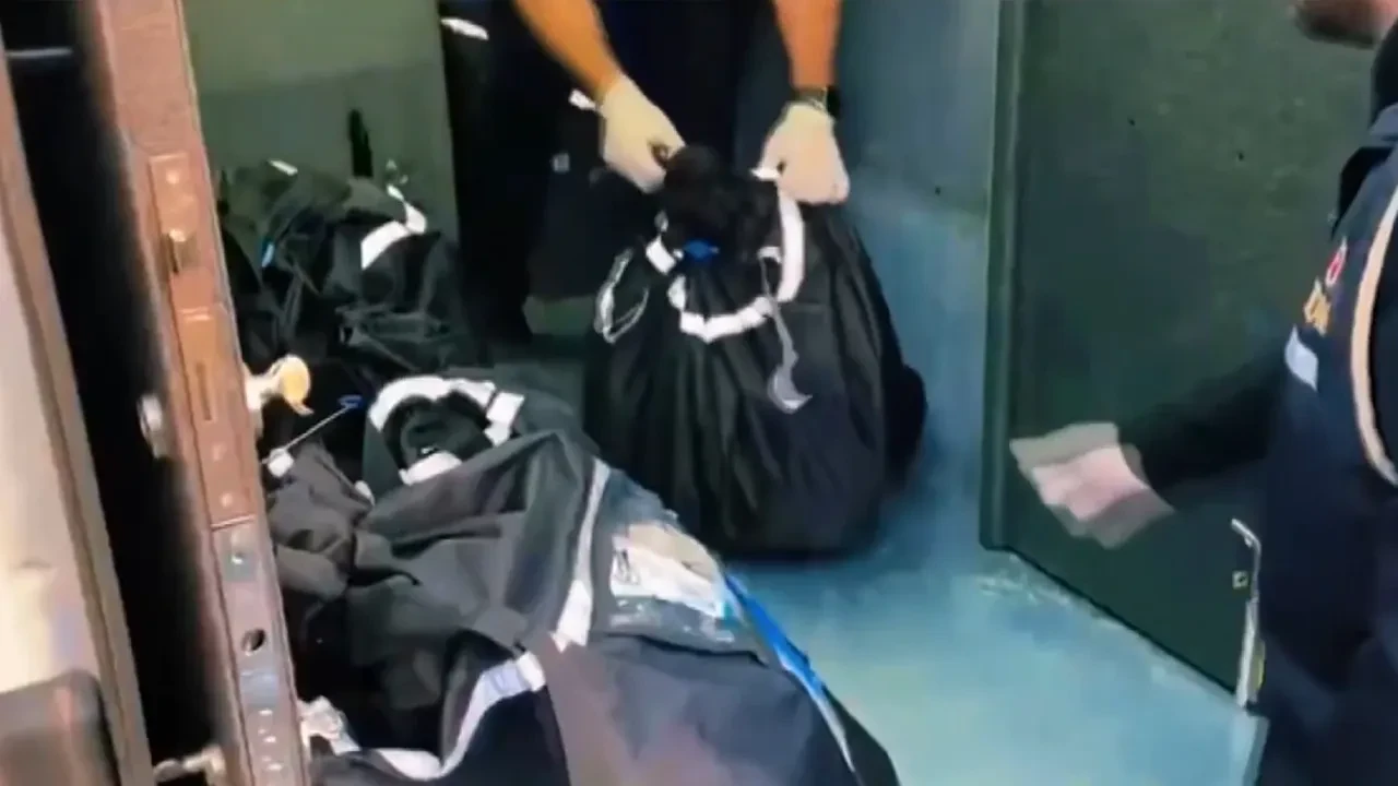 Şırnak'ta kaçakçılık operasyonu: 590 milyon liralık altın ve döviz ele geçirildi