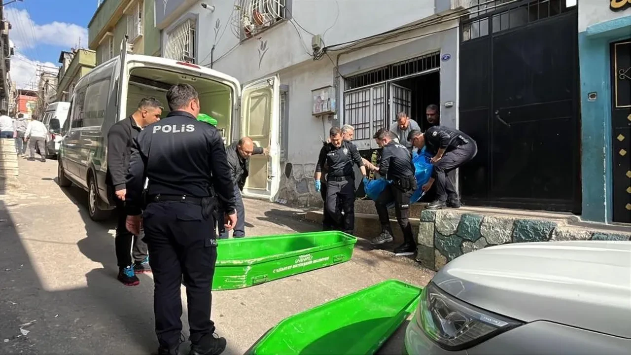 Sosyal medya fenomeni 'Cin Ali'yi 14 yaşındaki kızı öldürdü! Müge Anlı'nın programına da katılmış