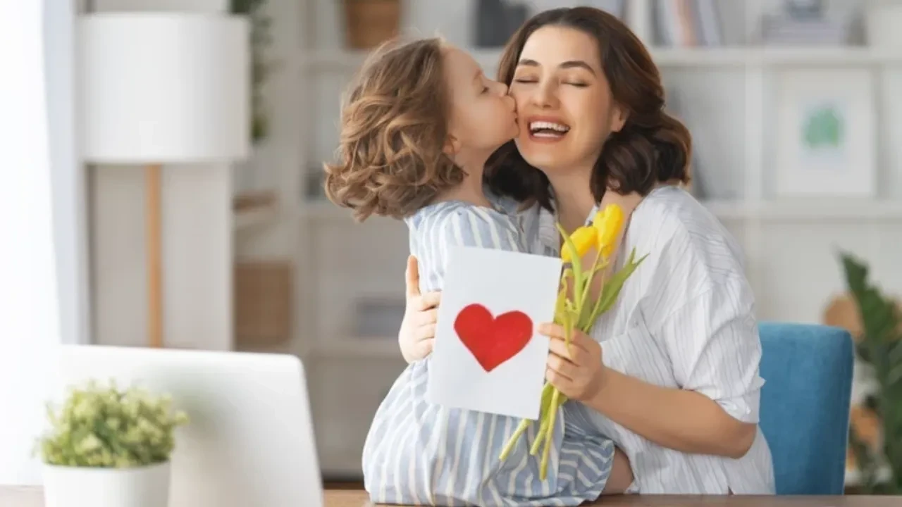 2026 Anneler Günü ne zaman hangi güne denk geliyor?