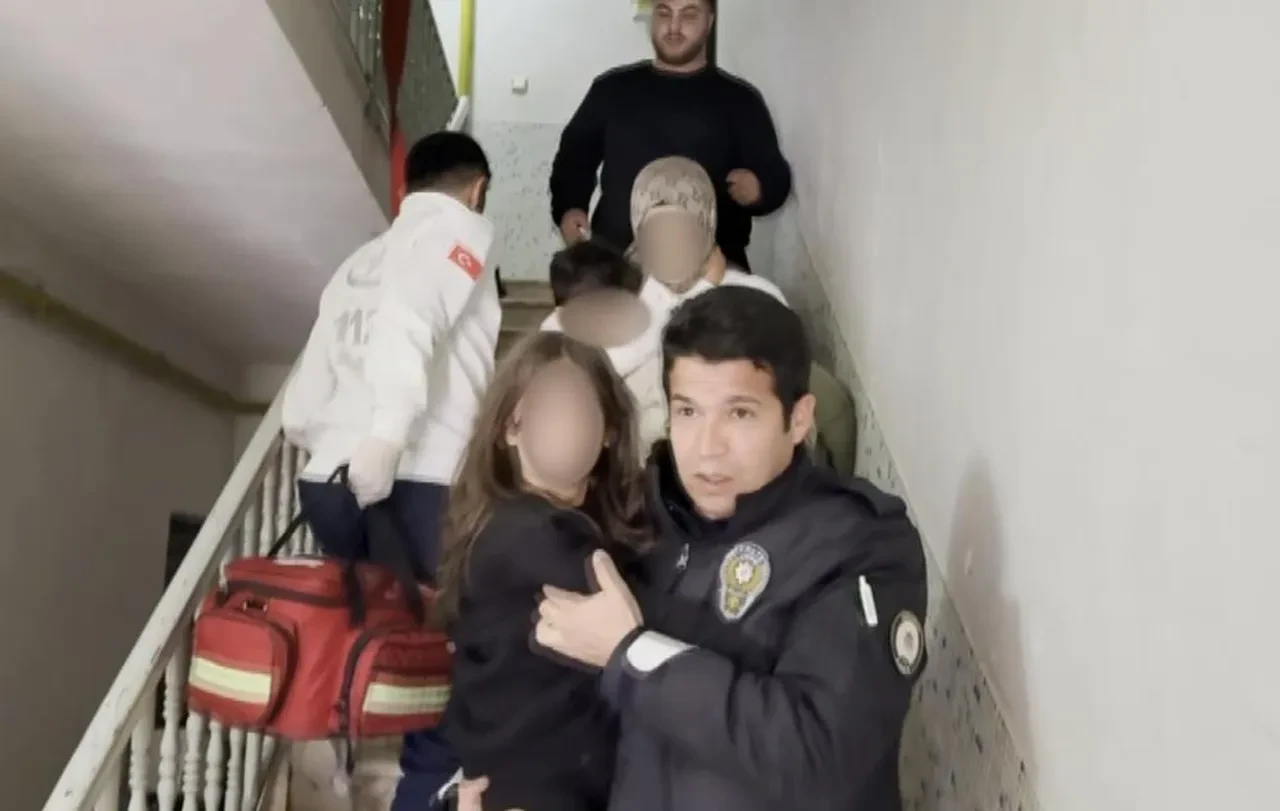 Aksaray'da 5 katlı apartmanda yangın: Vatandaşlar tahliye edildi