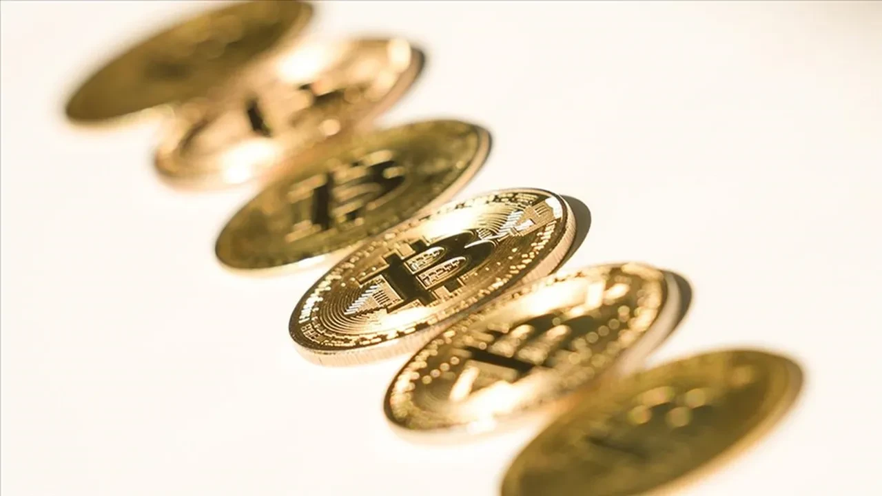 Altına mı yoksa Bitcoin’e mi yatırım yapılmalı? Yapay zeka yatırımcılara en mantıklı seçeneği tüm detaylarıyla açıkladı