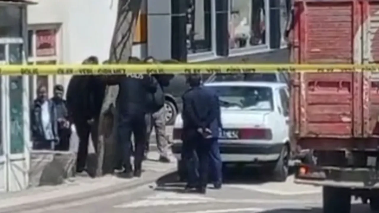 Ankara’da 4 yaşındaki çocuk kamyonun altında kaldı! Yürek yakan kaza anbean kaydedildi