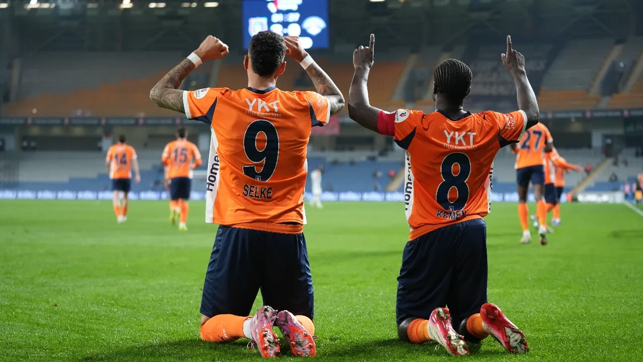 Başakşehir Avrupa aşkına: Kasımpaşa'yı farklı geçti