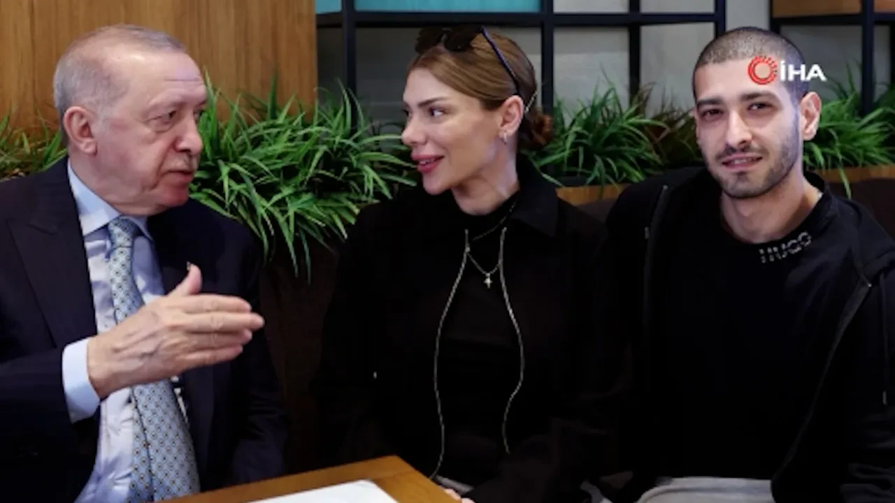 Cumhurbaşkanı Erdoğan, bir kafede vatandaşlarla sohbet etti