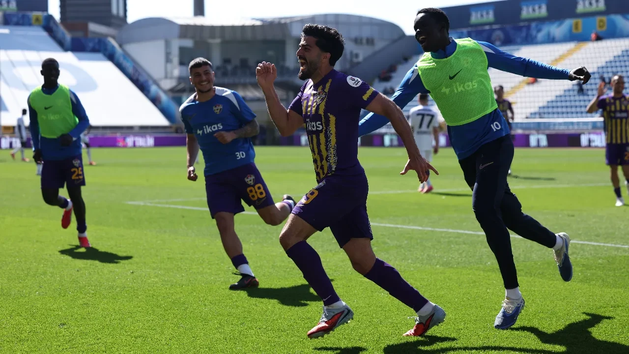 Eyüpspor, 3 puanı 3 golle aldı! İstanbul temsilcisinden kritik galibiyet