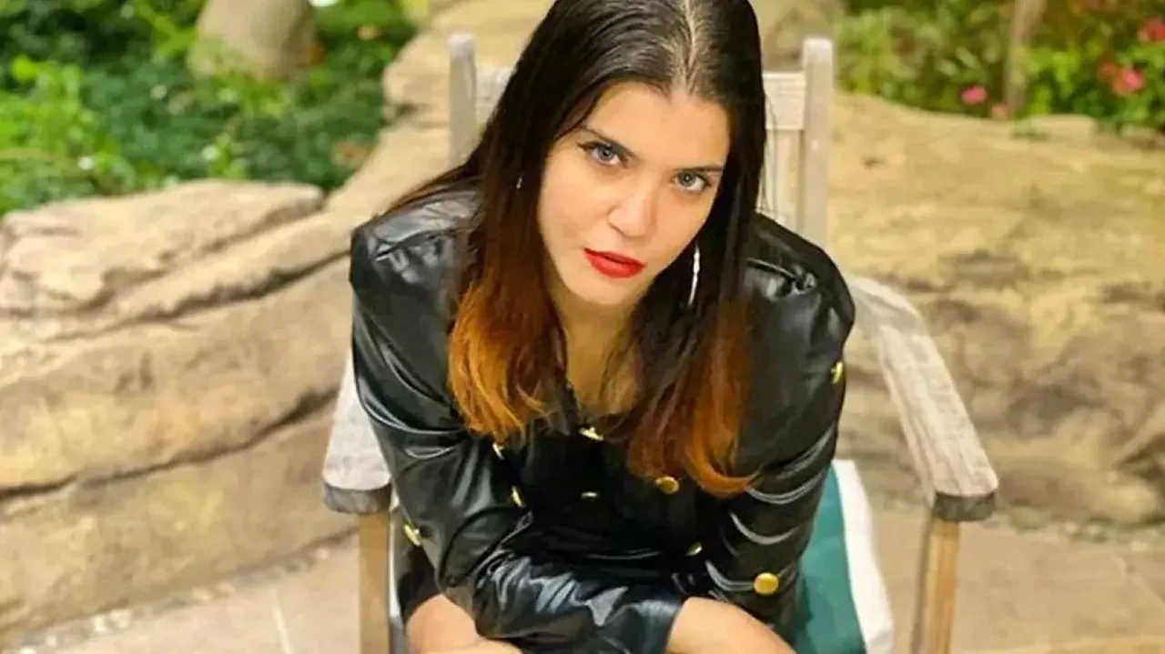 Feyza Civelek 9 milyonluk aracıyla trafikte dikkat çekti! “Etiler turu yapıyorum”