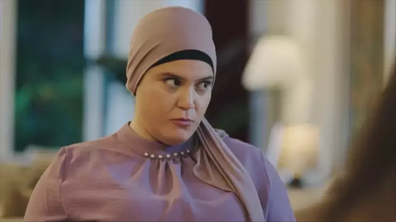 Feyza Civelek 9 milyonluk aracıyla trafikte dikkat çekti! “Etiler turu yapıyorum”