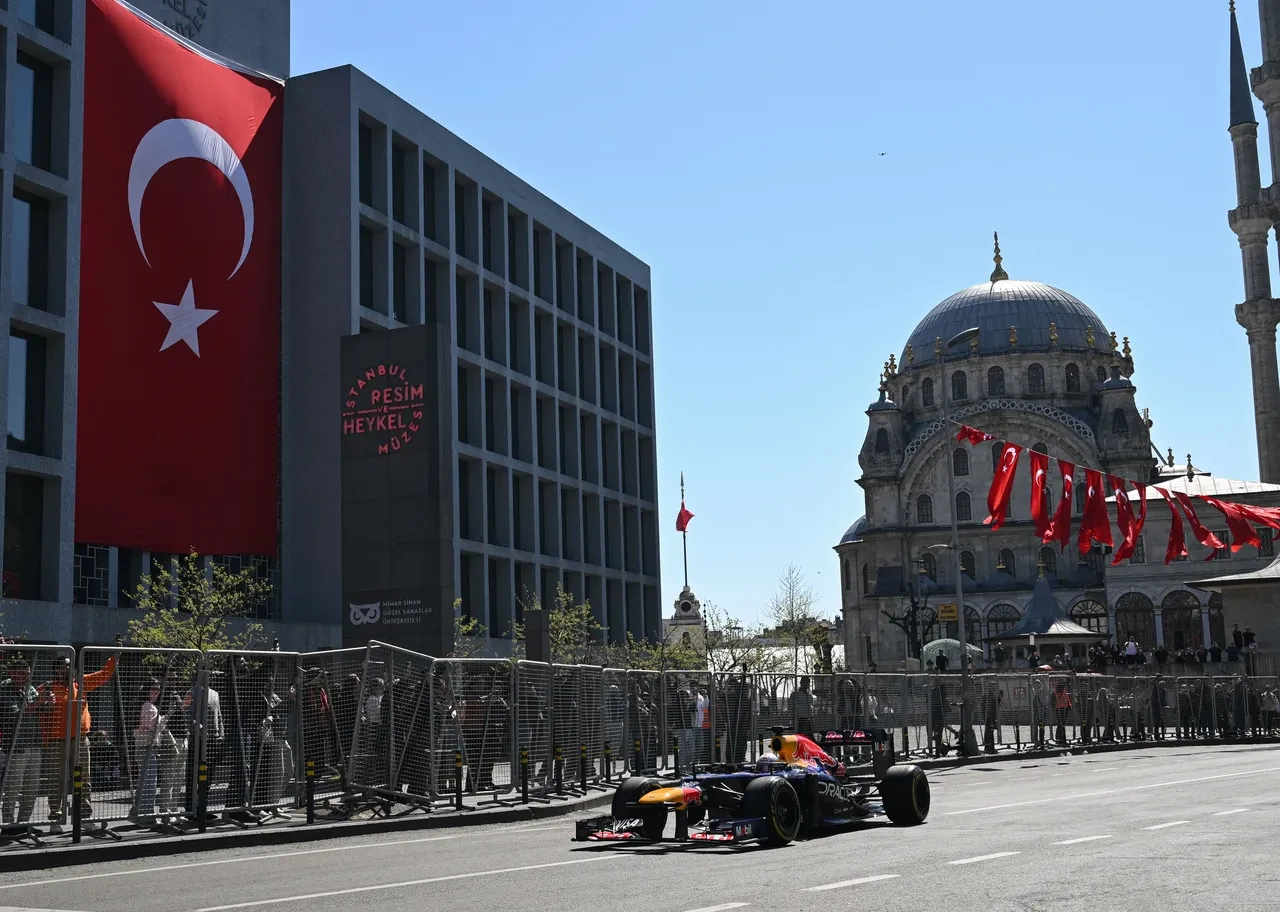 İstanbul'da Formula 1 heyecanı! Bakan Nuri Ersoy'dan dikkat çeken açıklamalar