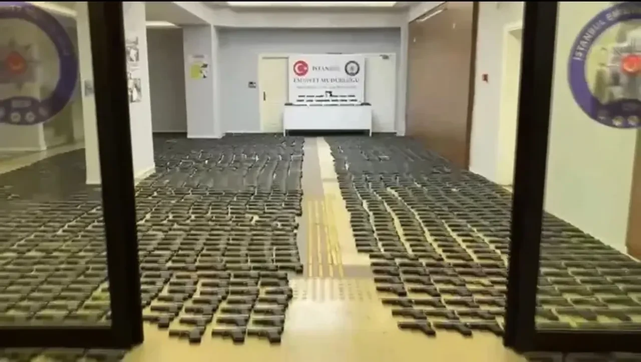 İstanbul'da yeraltı operasyonu: Su deposunda binlerce silah parçası ele geçirildi
