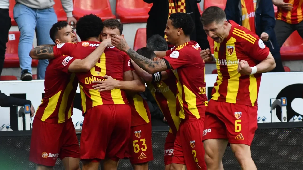/spor/kayserispor-uc-mac-sonra-kazandi-sari-kirmizililara-hayat-veren-galibiyet-3296584