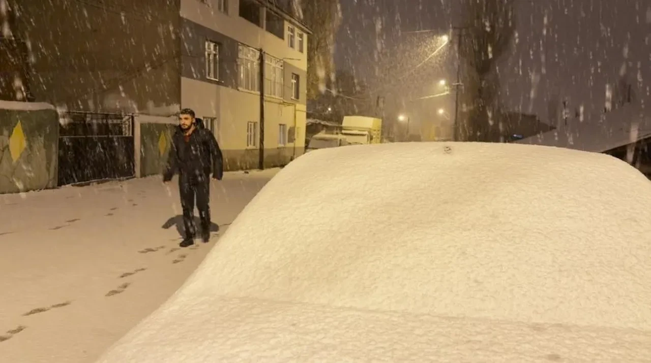 Kış geri geldi! Kars ve Erzurum kar yağışıyla beyaza büründü