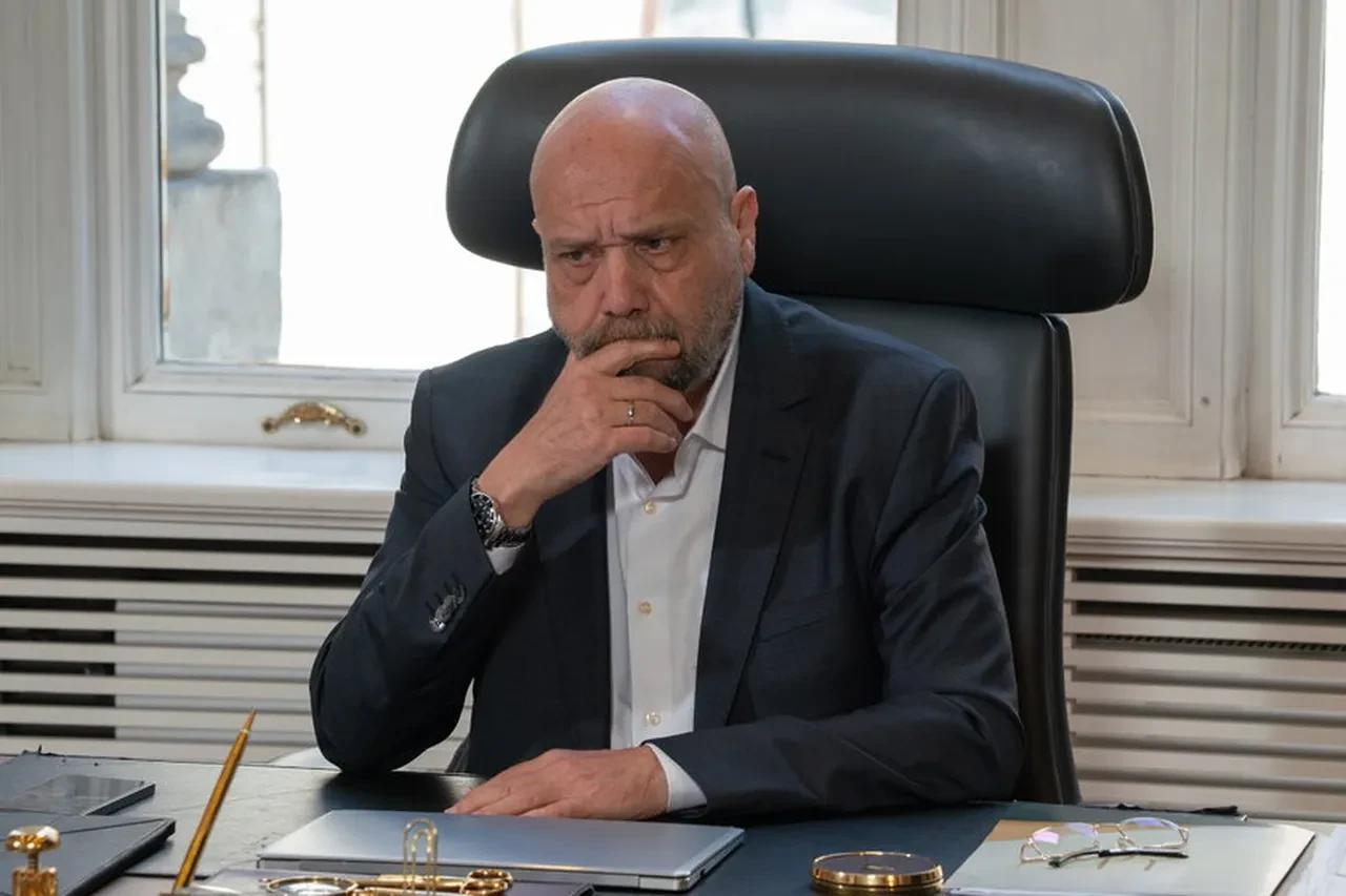 Kızılcık Şerbeti 135. bölüm fragmanı yayınlandı! İlhami’nin krizi, Nilay’ın eve dönüşü şaşırtıyor