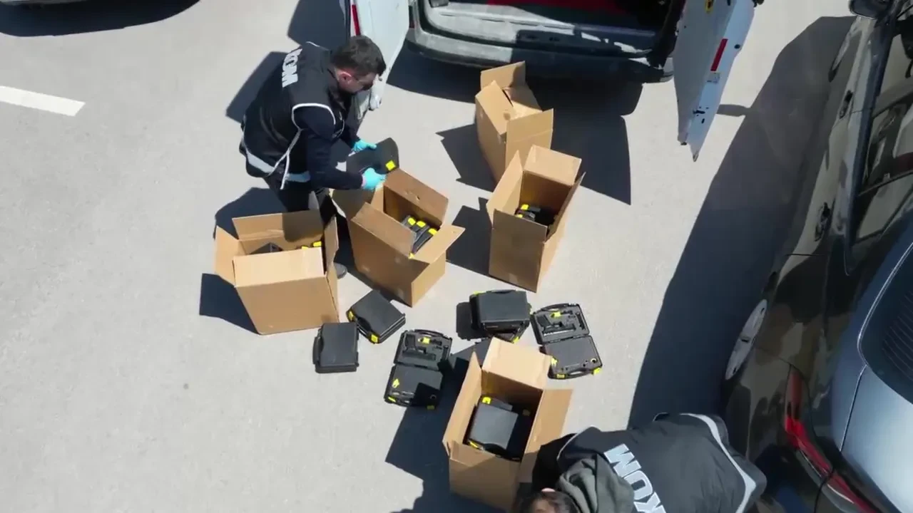 Minibüsten "Cephanelik" çıktı: Kocaeli’de dev silah operasyonu