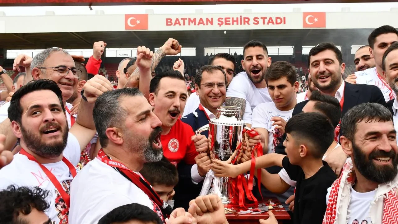 Şampiyon Batman Petrolspor kupasını aldı