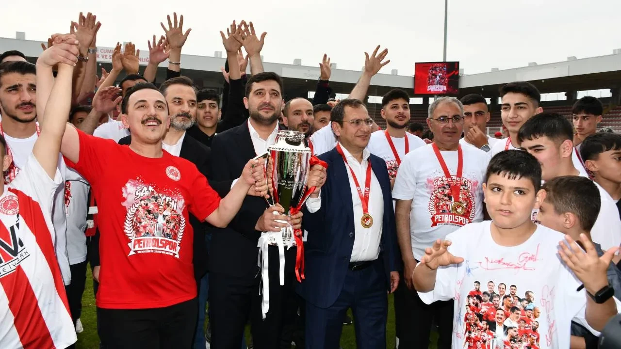 Şampiyon Batman Petrolspor kupasını aldı
