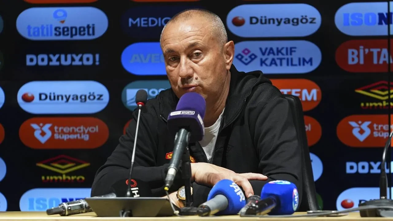 Stoilov, Antalyaspor galibiyetini değerlendirdi! "Kesinlikle hak ettiğimizi düşünüyorum"