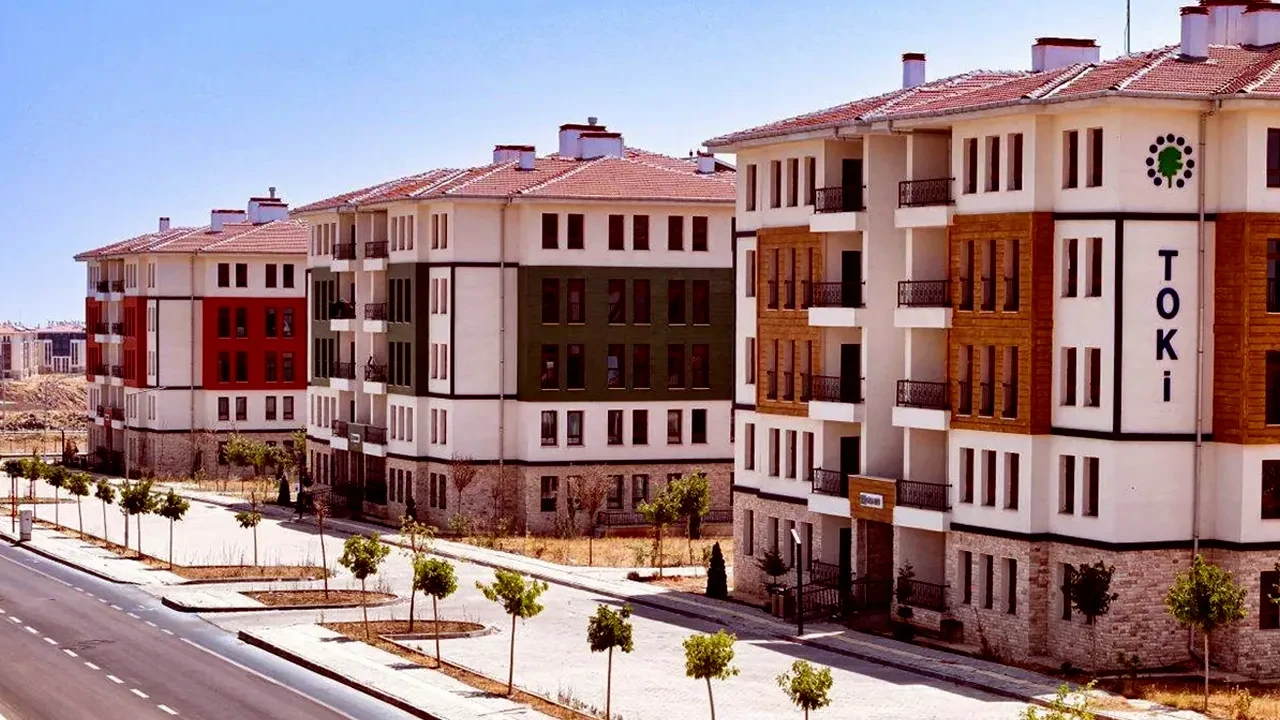 TOKİ kura heyecanı İstanbul'da! Bakan Kurum: "Vatandaşımız 100 bin konutta huzurla oturacak"