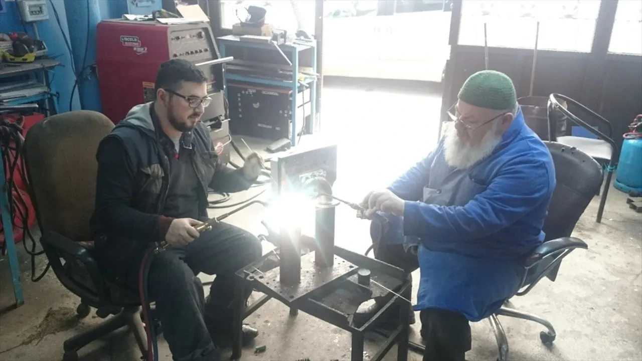 30 metrekarelik bir atölyede kuruldu, şimdi milli hava araçlarına parça üretiyor