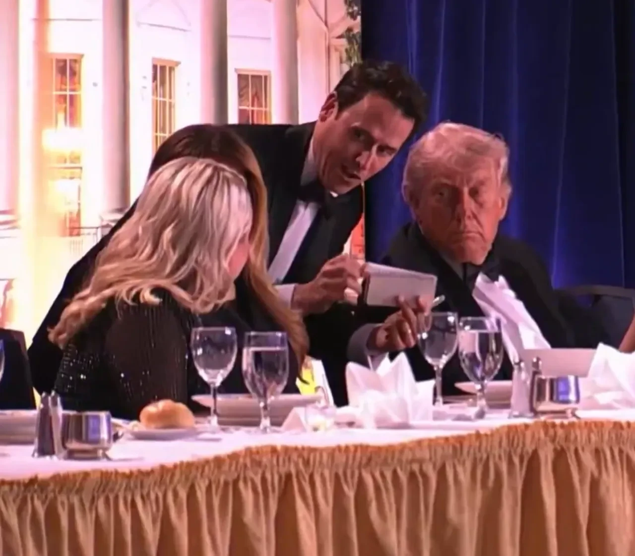 ABD Başkanı Donald Trump'ın katıldığı yemekte silah sesleri! Apar topar salondan çıkarıldı