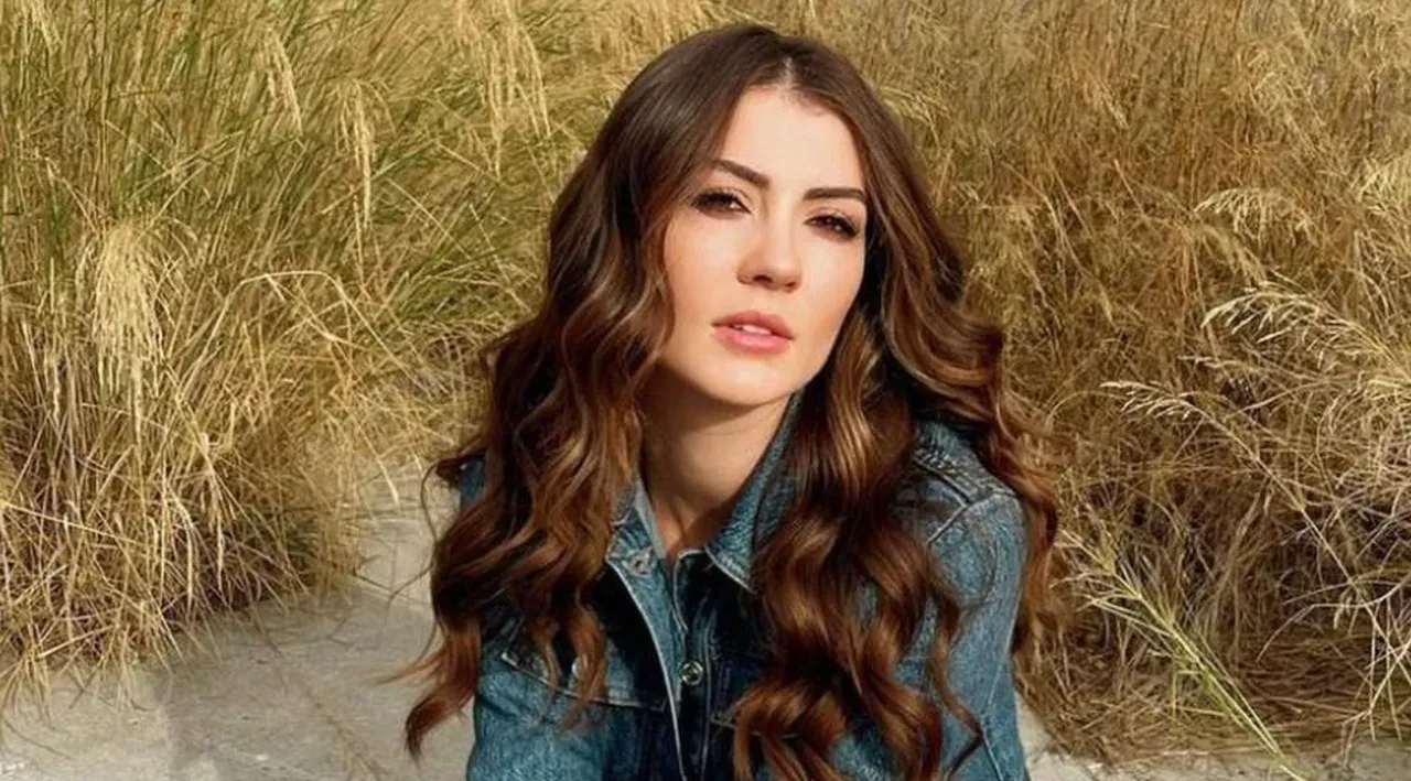 Burcu Özberk, oyunculuğu bıraktı mı? Hayranları oldukça endişeliydi: Burcu Özberk'ten dizilere dair flaş karar!