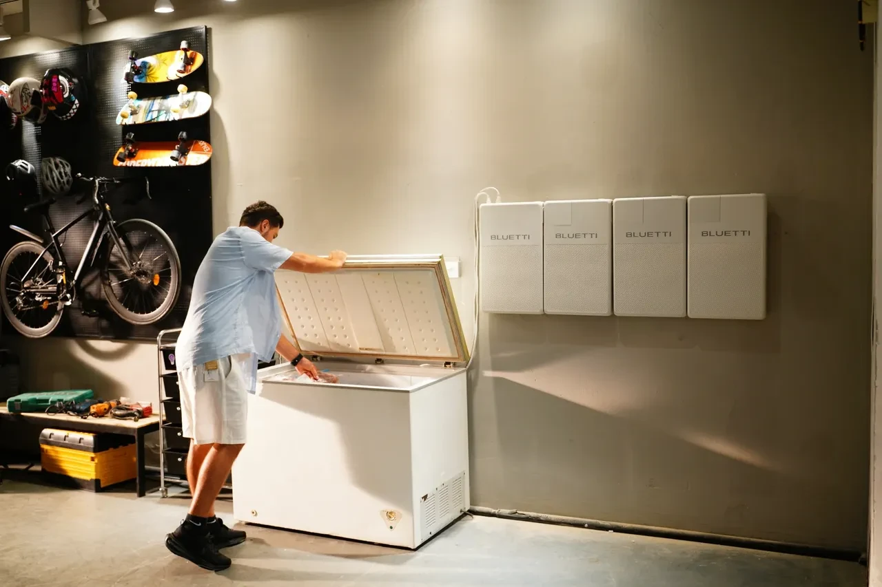 Buzdolabını 22 saat çalıştıran batarya: Elektrik kesintisinde yiyecekler bozulmayacak