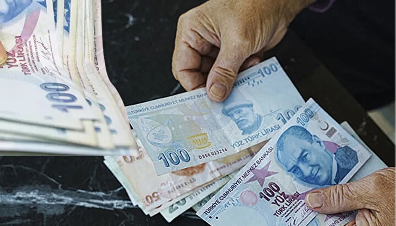 Emekli olmak isteyen ev hanımlarına iki büyük tüyo! Murat Göktaş canlı yayında açıkladı