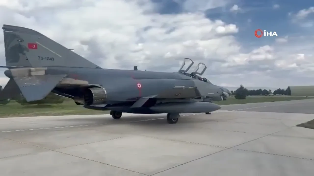F-4E/2020 uçakları Karadeniz semalarında eğitim görevini gerçekleştirdi