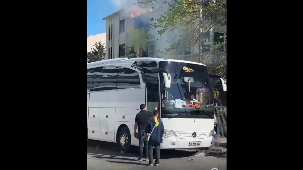 Fenerbahçeli taraftarların derbi yolculuğu başladı! 2500 kişi otobüslerle Rams Park’a gidiyor