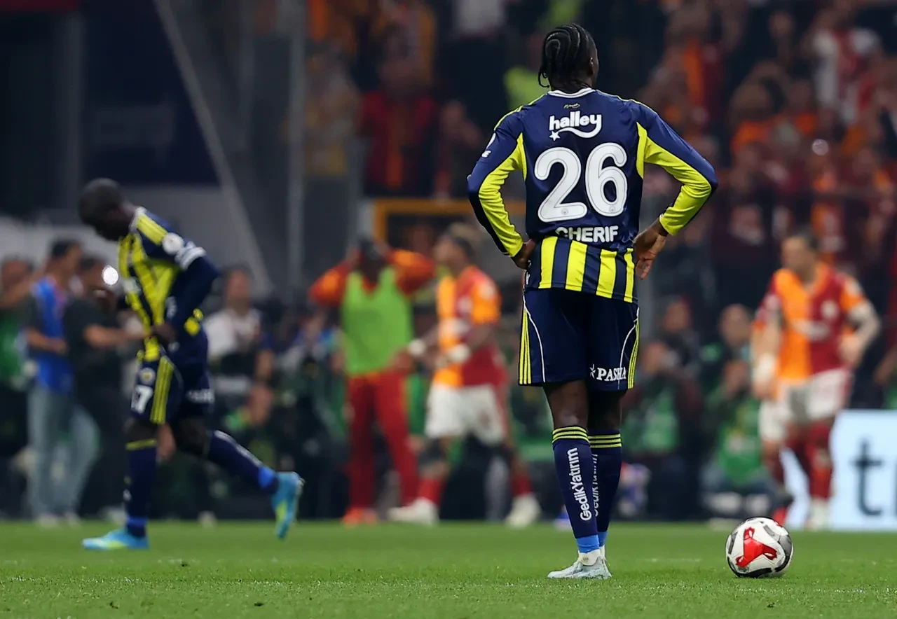Galatasaray Fenerbahçe'yi 3 golle yıkıp şampiyonluk yolunda büyük avantaj yakaladı