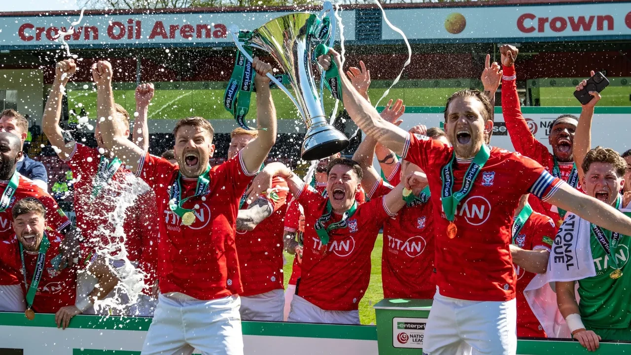 İngiltere'de nefes kesen maç! 90+13'te şampiyonluk geldi