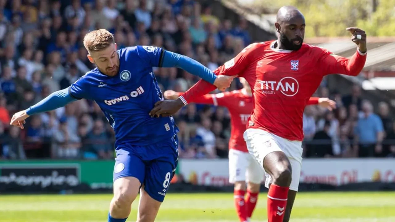 İngiltere'de nefes kesen maç! 90+13'te şampiyonluk geldi