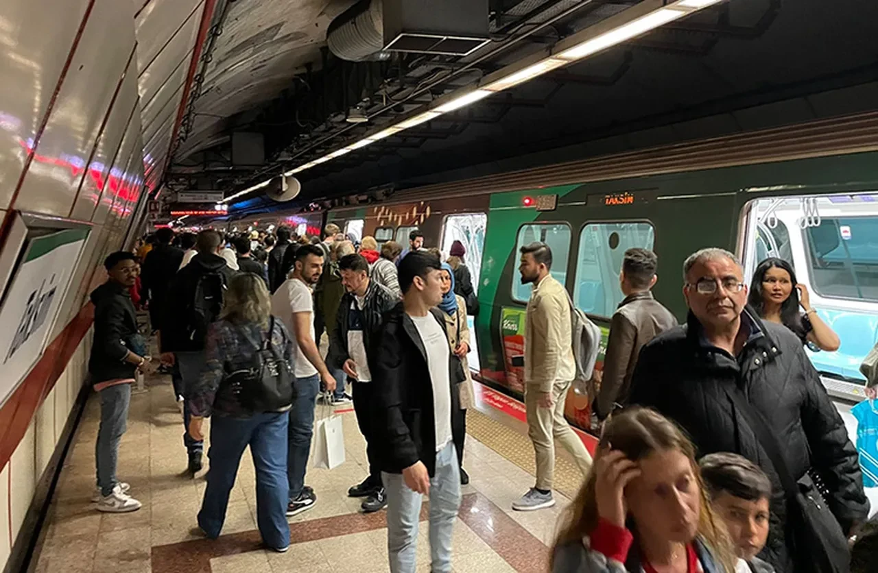 İstanbul'da metro ve tramvay seferlerine düzenleme: Bazı duraklar kapatılacak