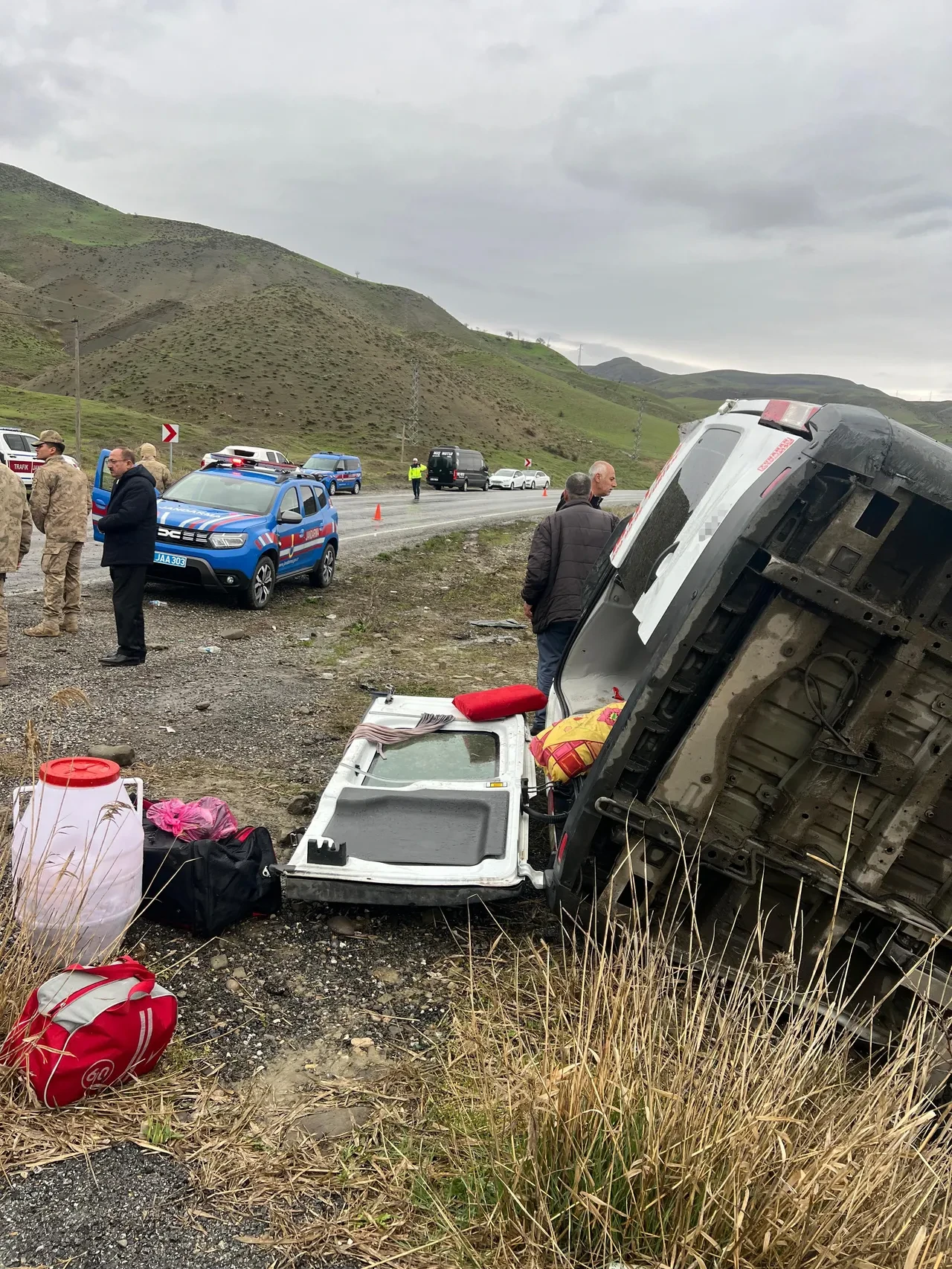 Muş'ta yolcu minibüsü devrildi! Feci kazada çok sayıda yaralı var