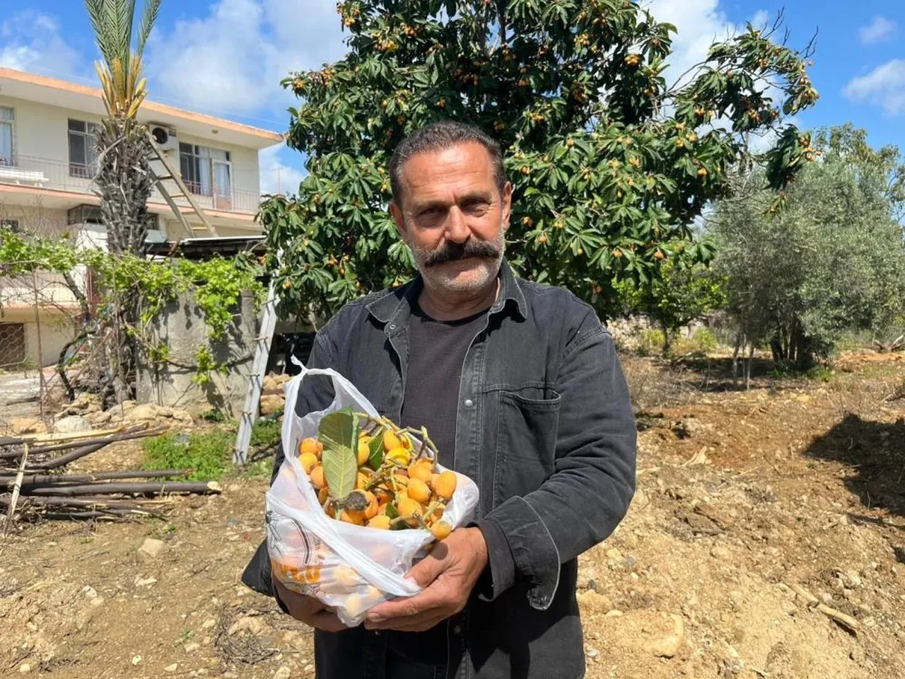 Sosyal medyadan duyuru yapıp bedava dağıttı! Poşetini alan o adrese koştu!