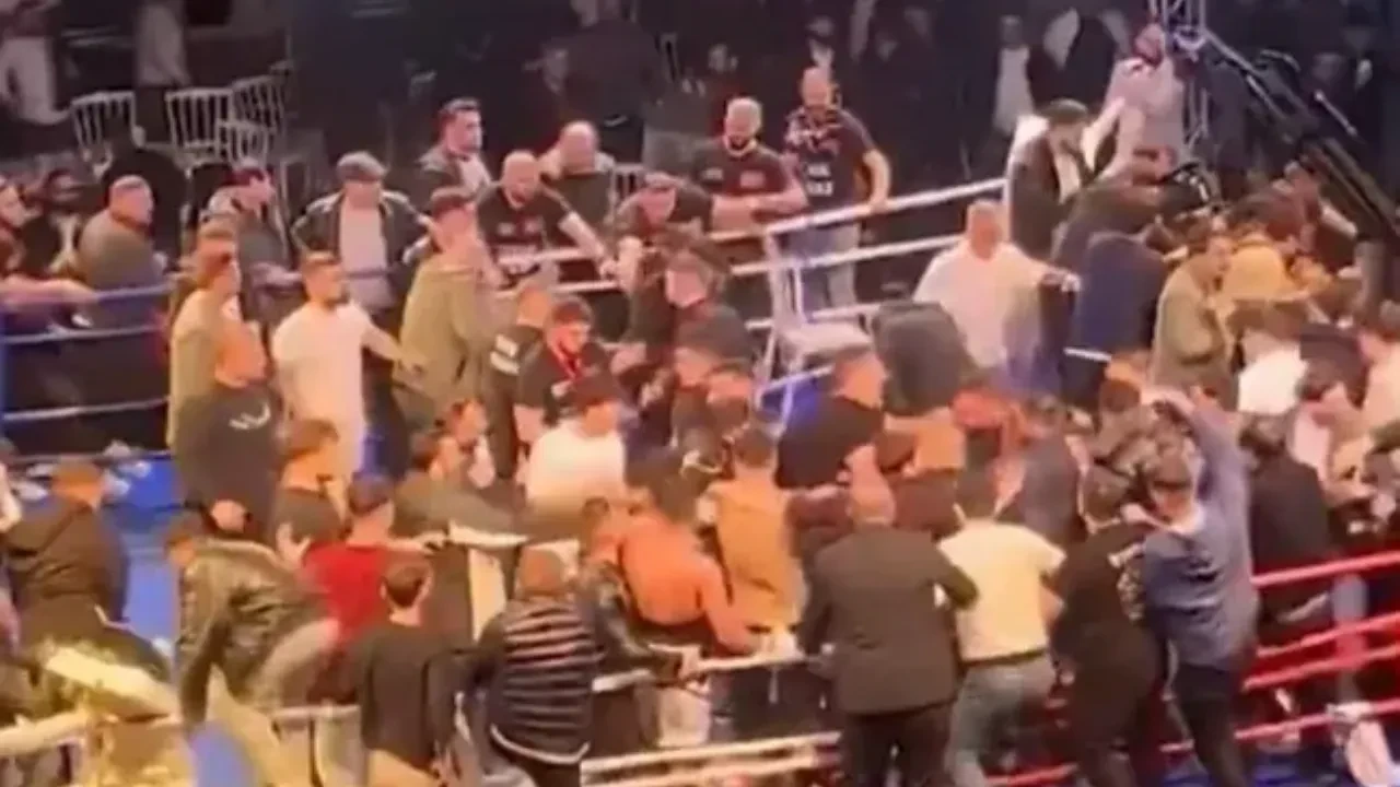  Trabzon'da ringe giren seyirciler boksörle dövüştü!