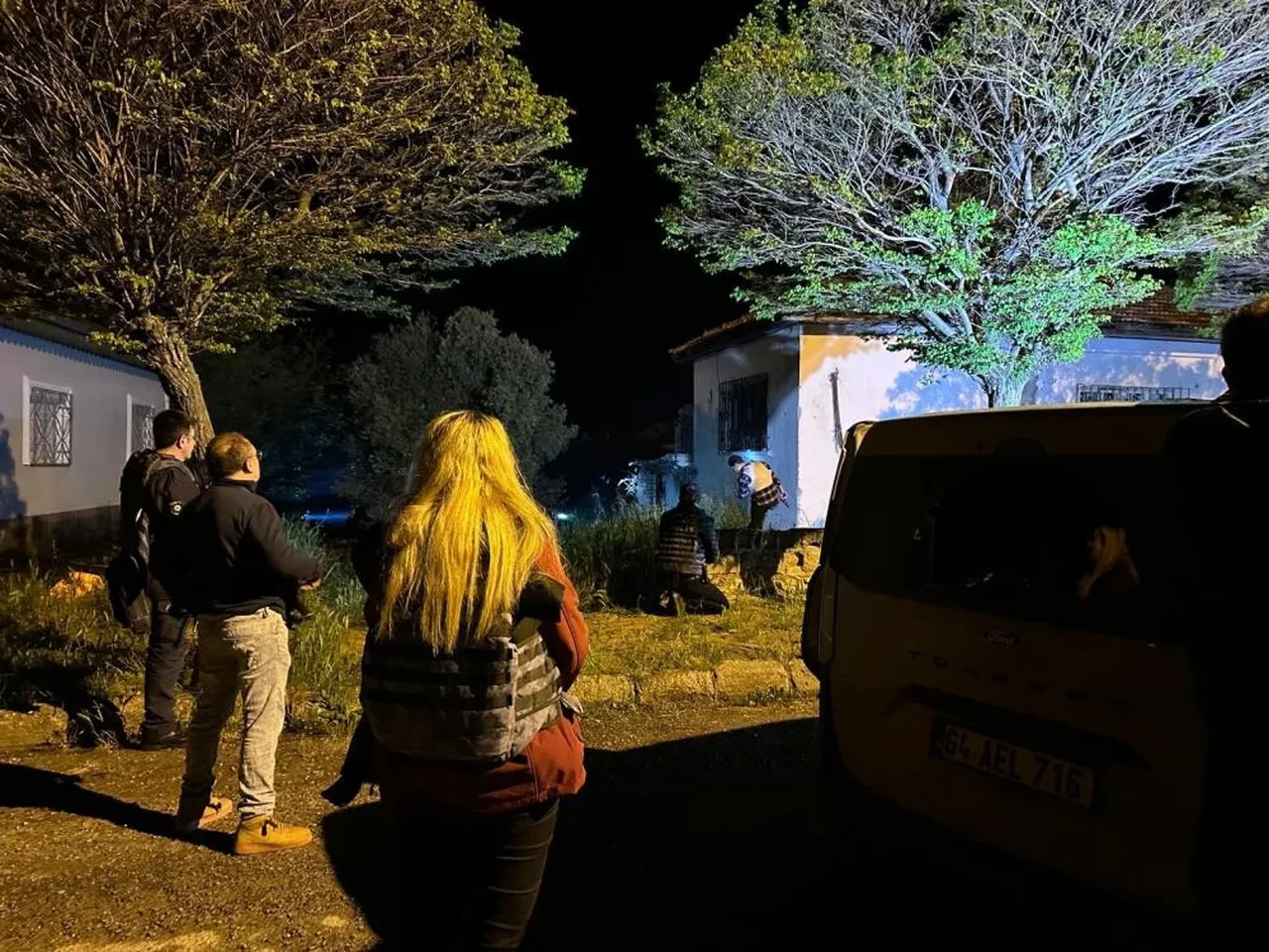  Uşak'ta hareketli saatler! Polis ekiplerine ateş açıldı: Özel harekat ekipleri sevk edildi