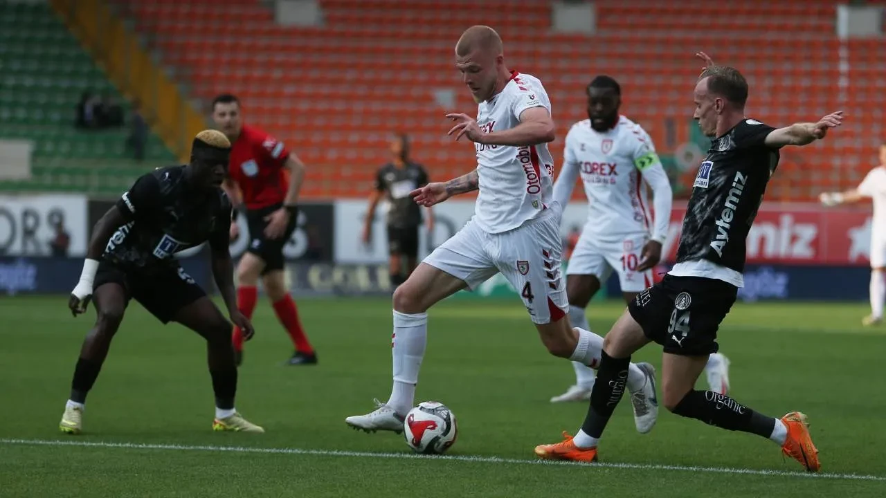 5 gollü maçta kazanan Samsunspor! Kırmızı-beyazlılar, Alanya deplasmanından 3 puanla döndü