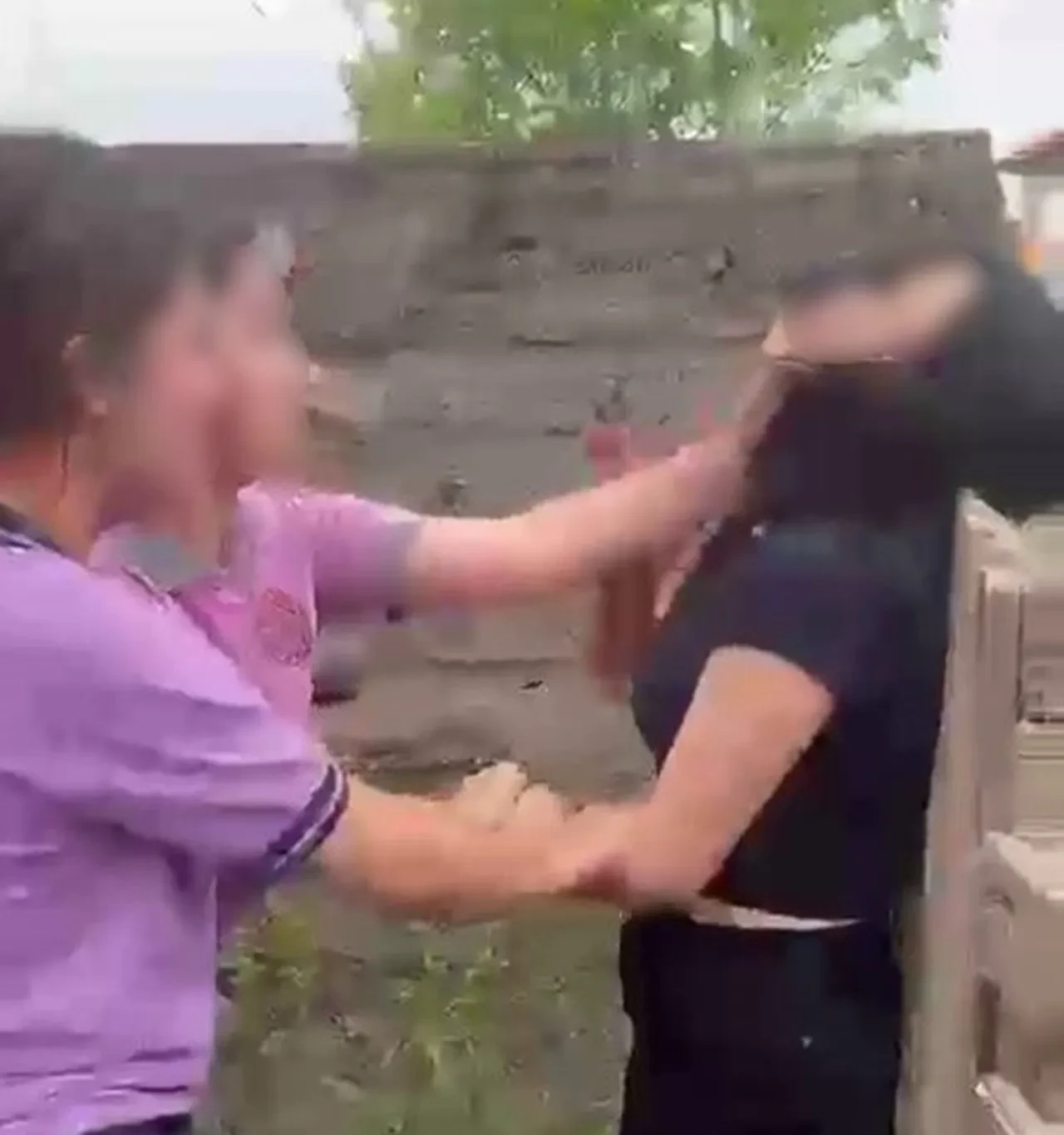 Akran zorbalığı son bulmuyor! Kız çocuğunu dakikalarca darbettiler: "Eğer şikayetçi olursan..."