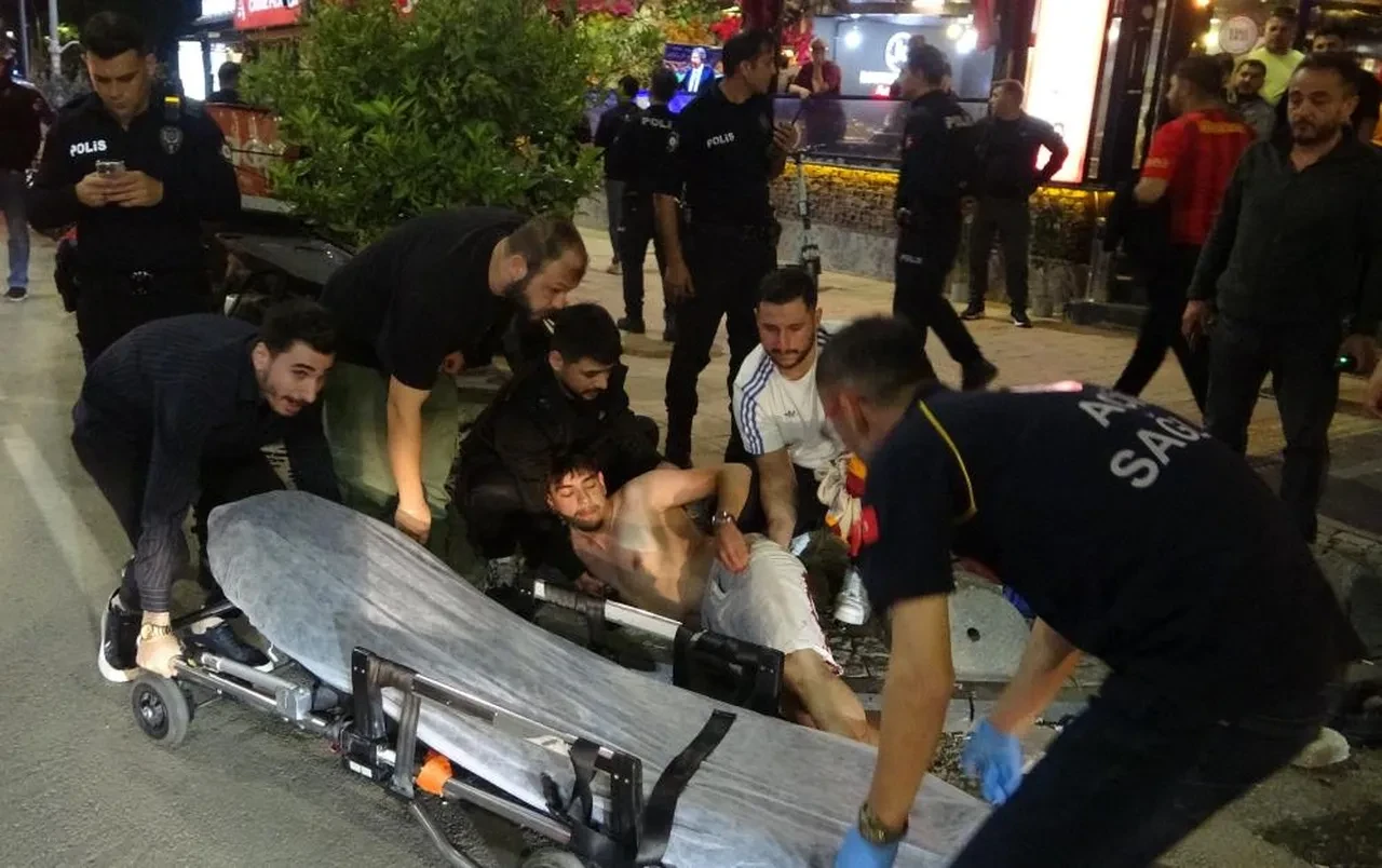 Antalya’da derbi kutlamasında kan aktı! Bir taraftar bıçaklandı